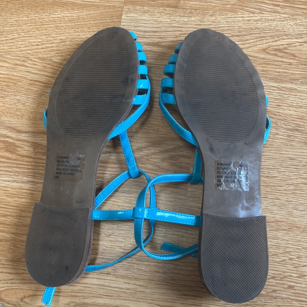 Size 7 Steve Madden Sky Blue Sandal - Picture 3 of 4